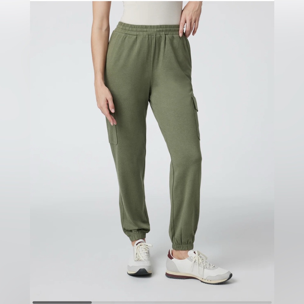 NWT Vuori Boyfriend Cargo Sweatpant